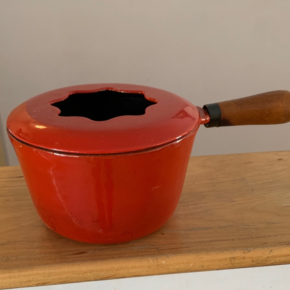 Red Cast Iron Enamel Fondue Pot with Wooden Handle
